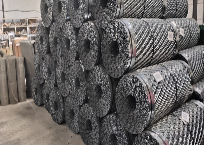 Blade 65mm Hot Dipped Galvanized Welded 3.2mm Concertina Razor Wire Mesh Fencing