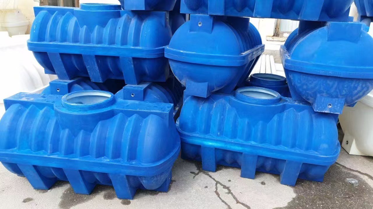 Plastic Product Making Machine Shuttle Rotomolding Machine In China 3500 Automatic Plastic Molding Machine