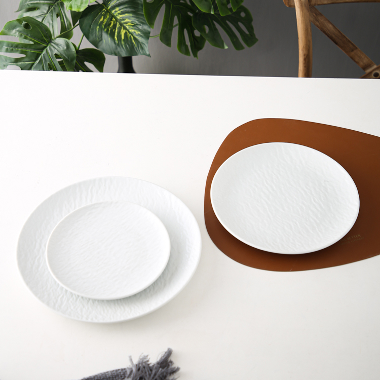 Modern relief design white round custom cheap buffet plate set ceramic for restaurant