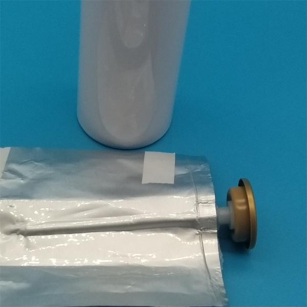 Compact Travel-Friendly Female Bag on Valve for On-the-Go Dry Shampoo with 360°