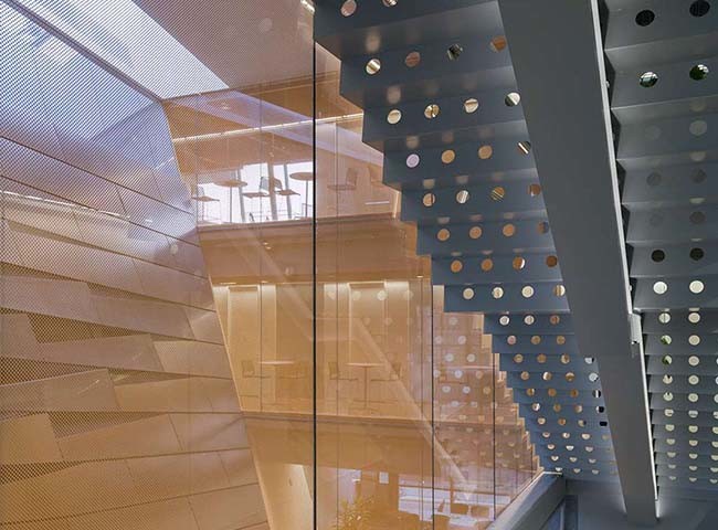 Perforated Stainless Steel Sheet – Excellent Weight Capacity and Glossiness for Architectural Decor and Ventilating