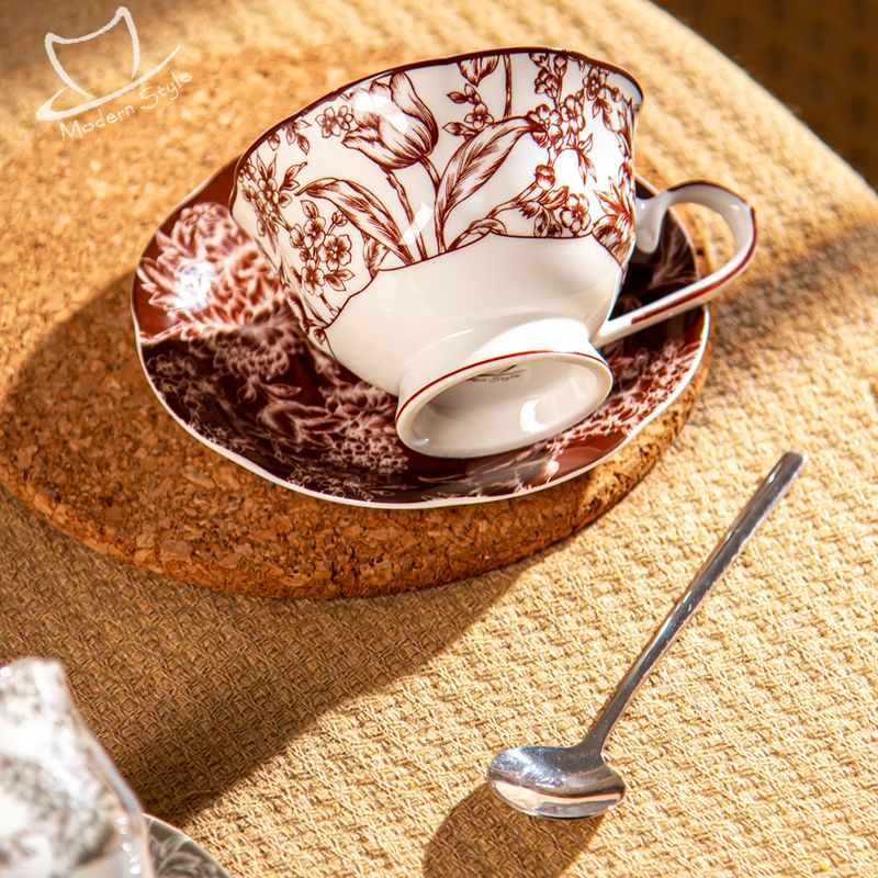 Elegant Ceramic Coffee Mug And Saucer Set Light Luxury Gold Line Design For Drinkware