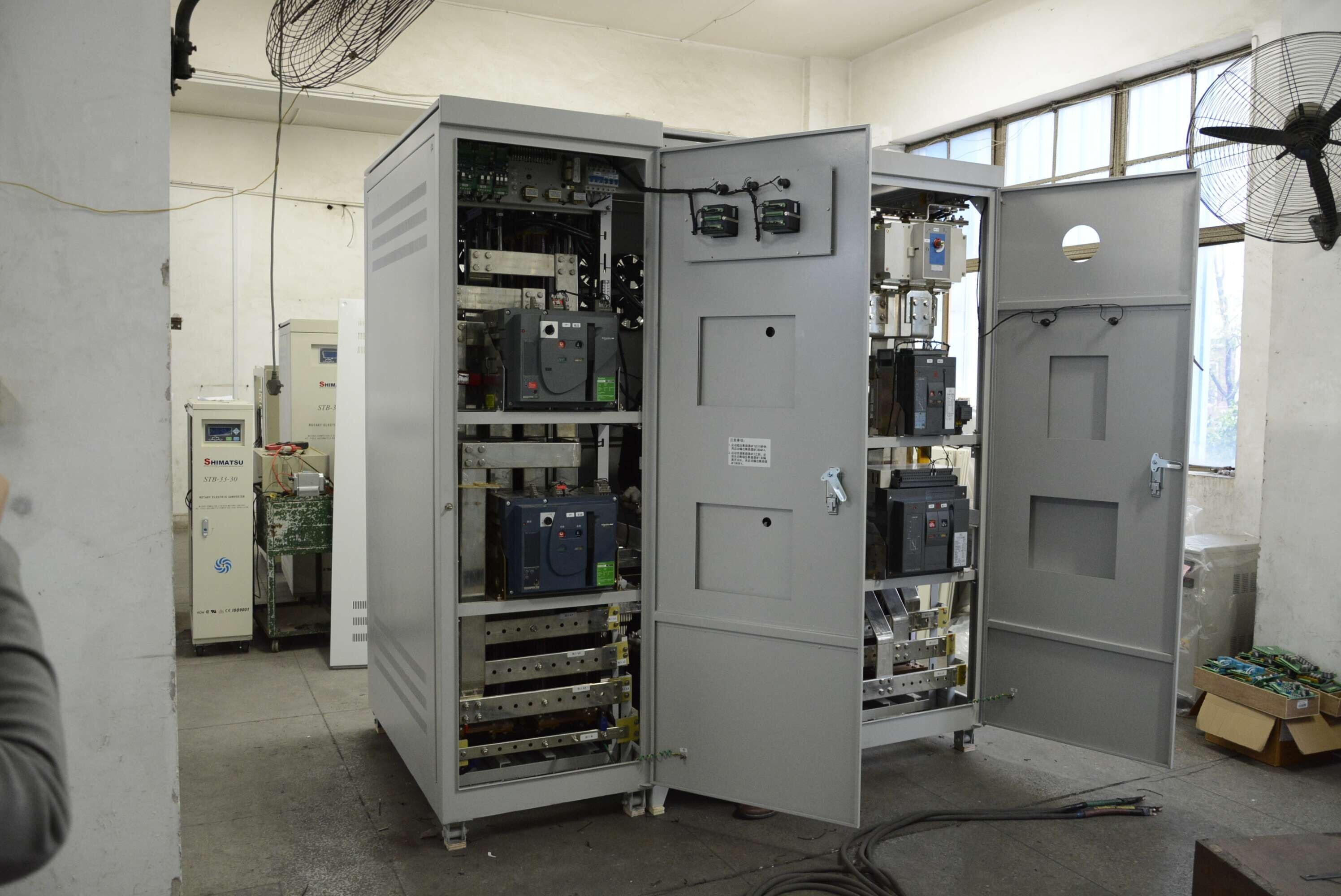 Industrial Low Voltage 1250KVA Three Phase AC Power Stabilizer With Short - Circuit Protection Touch Screen Dispaly