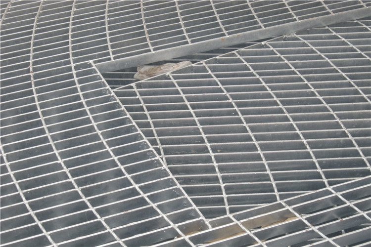 Industrial Welded Plain Type Serrated Bar Hot DIP Galvanizing Steel Structure Grating For Stair Tread