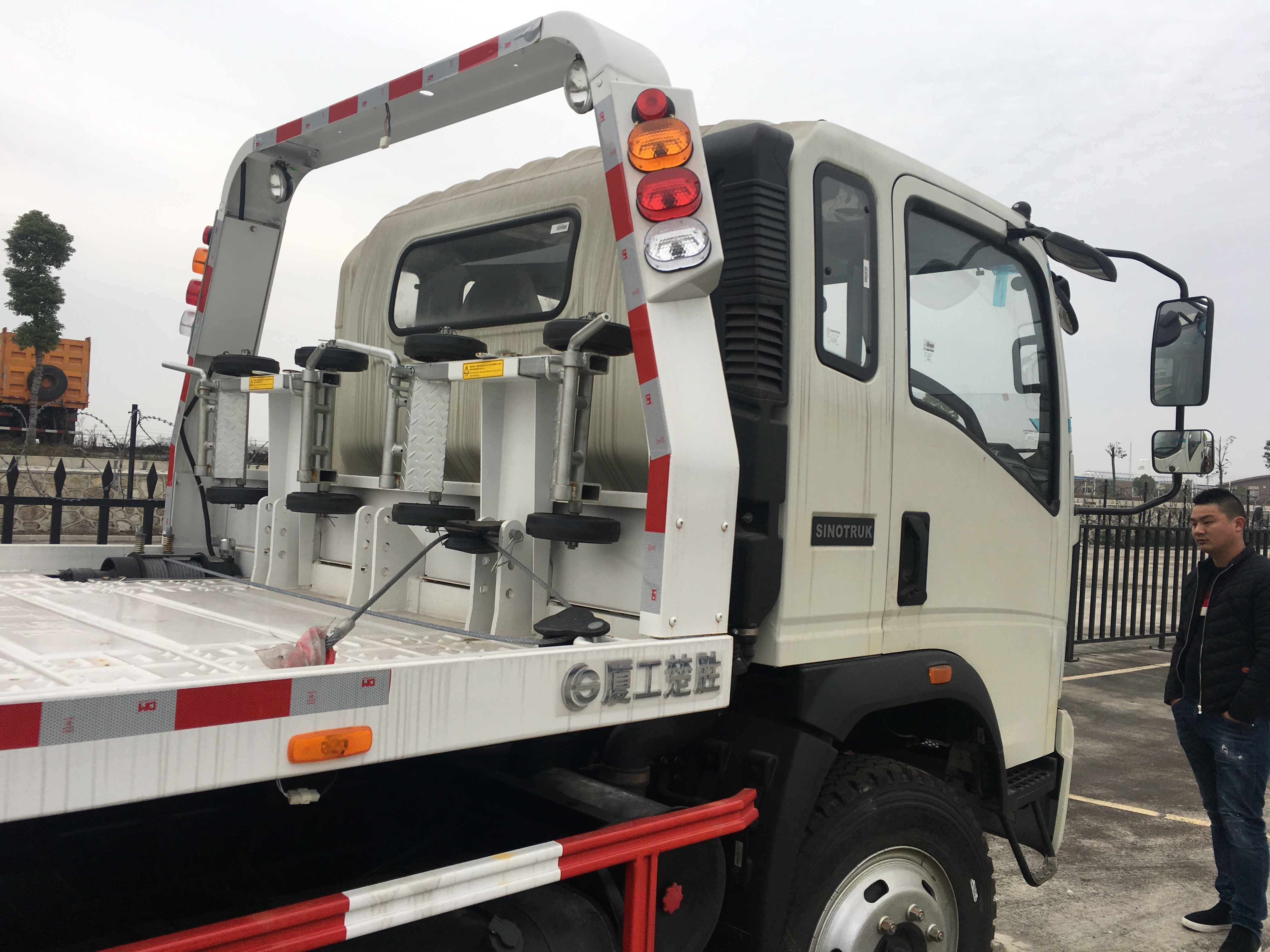 HOWO 4x2 light duty 12 tons flatbed lorry truck for sale