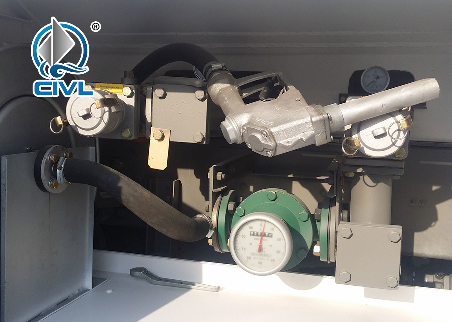 HOWO A7 OIL TANK Truck to transport OIL 6000L-25000L SINOTRUK Brand 6 x 4 371HP With OIL PIPE PUMP