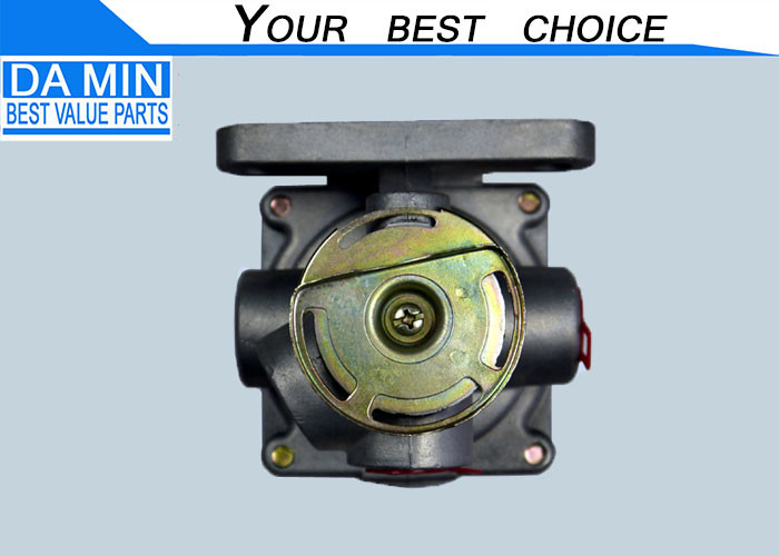 1482102780 ISUZU FVR Parts Brake Relay Valve Put In Cross Frame Member Link Four Connector