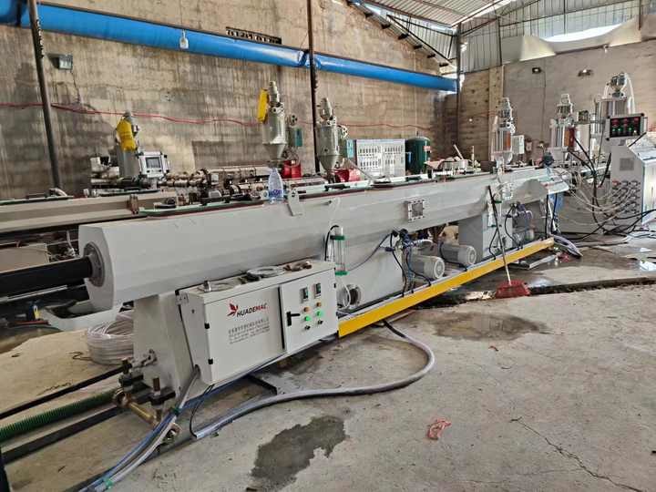 HDPE Single Screw Extrusion Machine Plastic Tube Automatic PE Hdpe Pipe Production Line