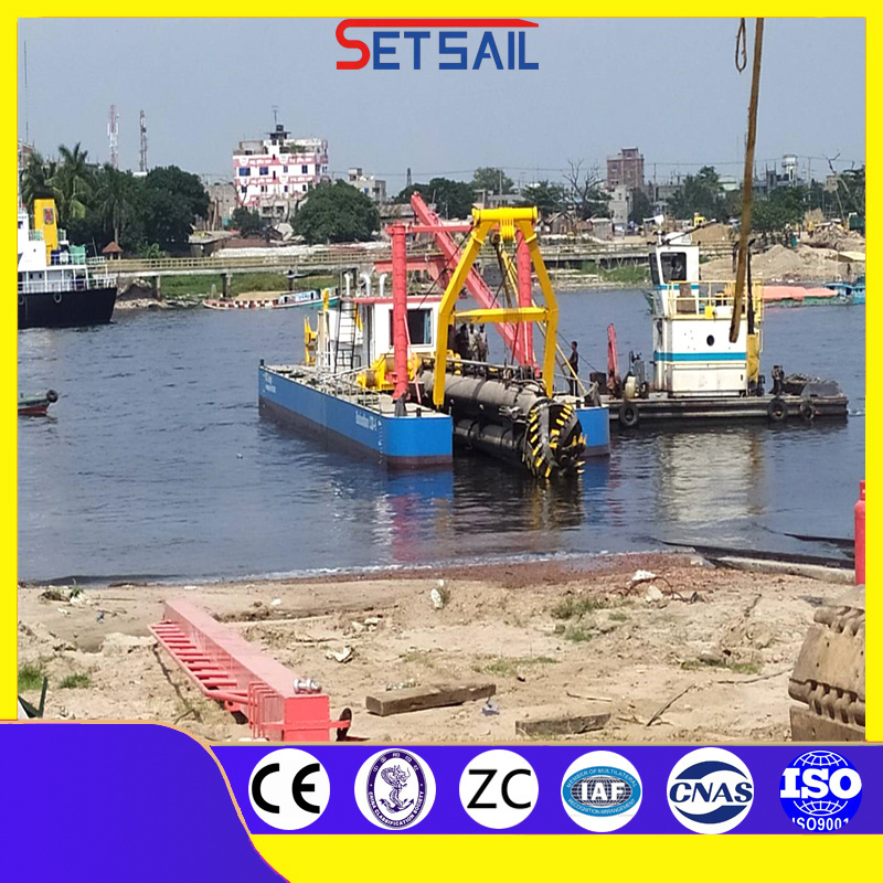 Multi Function Amphibious 26 Inch Cutter Suction Dredger for Sale