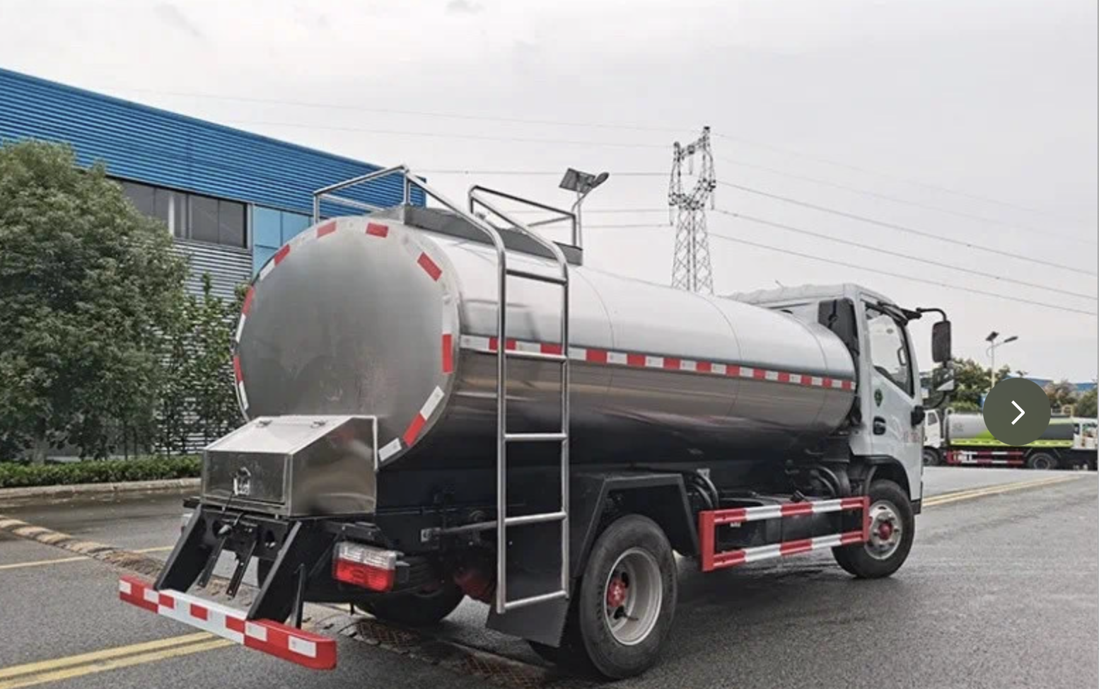 Cheapest 4*2 5000 Liters Milk Tanker Truck With Stainless Steel Material