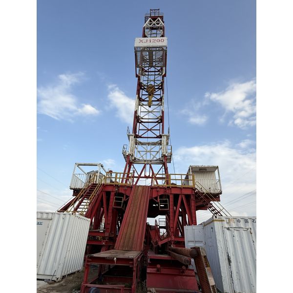 Quality XJ1200 Workover Rig with 2250 kN Hook Load, 14×10 Off-Road Chassis, and API 4F/7K/8C Standards for sale