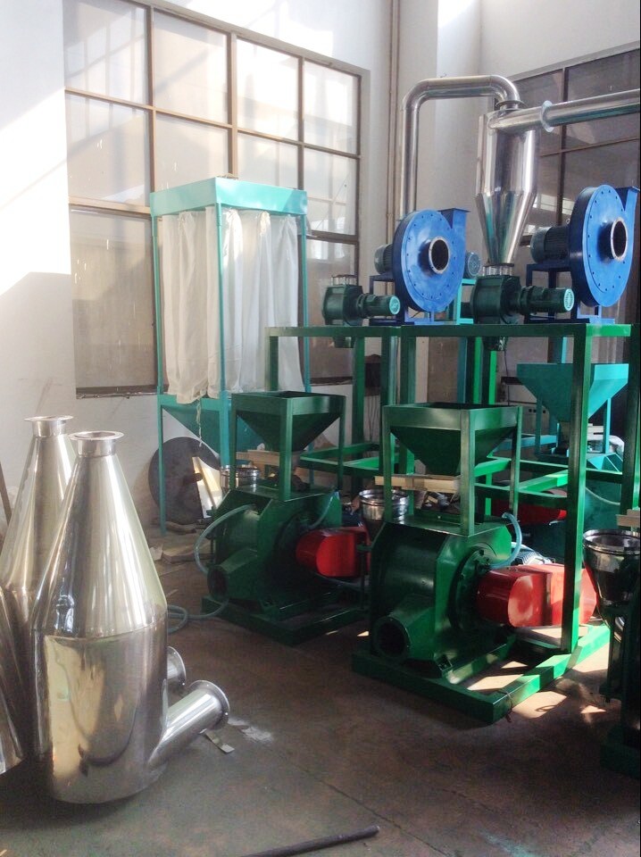 Fully Sealed Plastic Bottle Grinding Machine For EVA Water Spray Cooling
