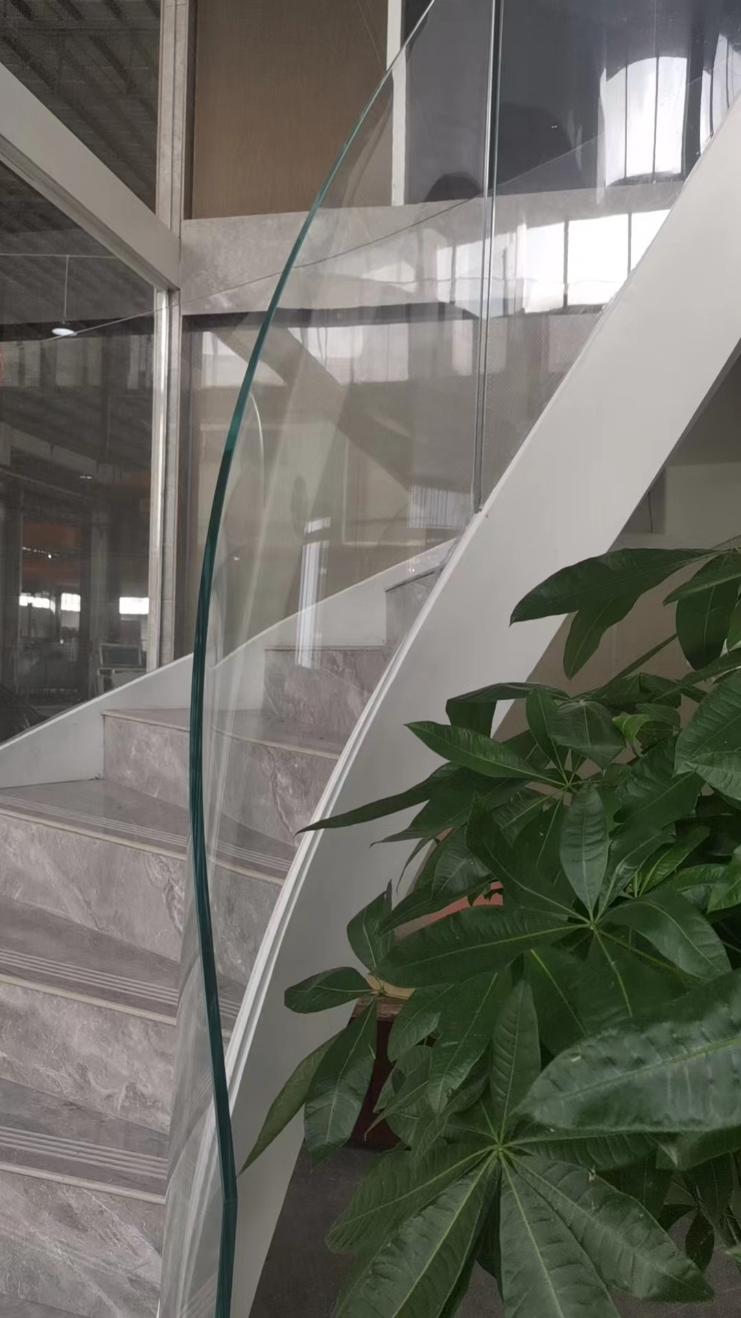 Indoor Frameless Stair System Curved Tempered Glass For Railing Stair Balustrade