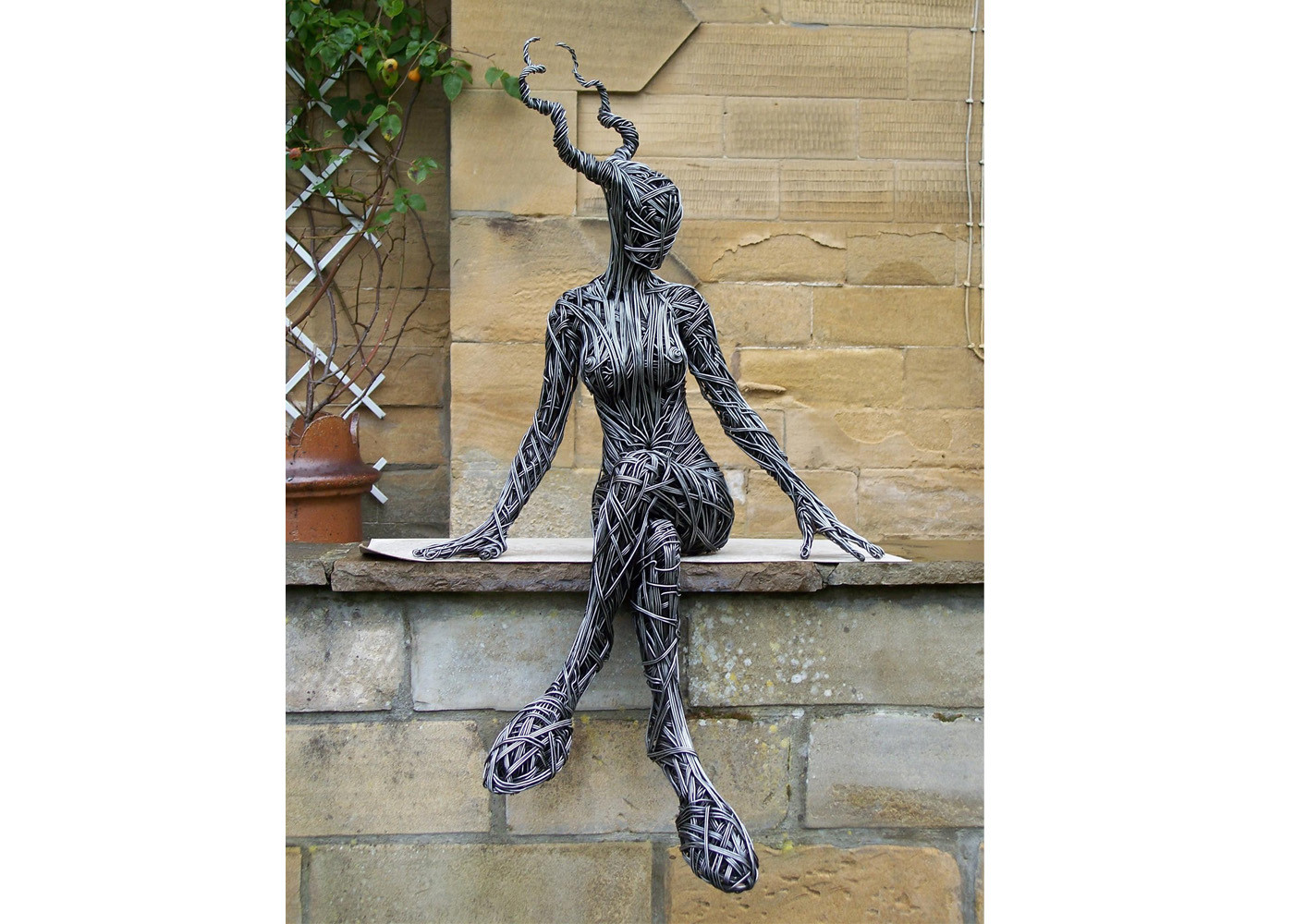 Modern Outdoor Decoration Stainless Steel Wire Dancer Sculpture