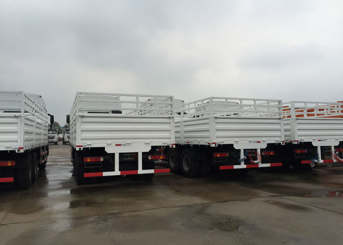Commercial Cargo Vans 25 - 30 Tons LHD / RHD Euro 2 266 - 371HP Lorry Vehicle