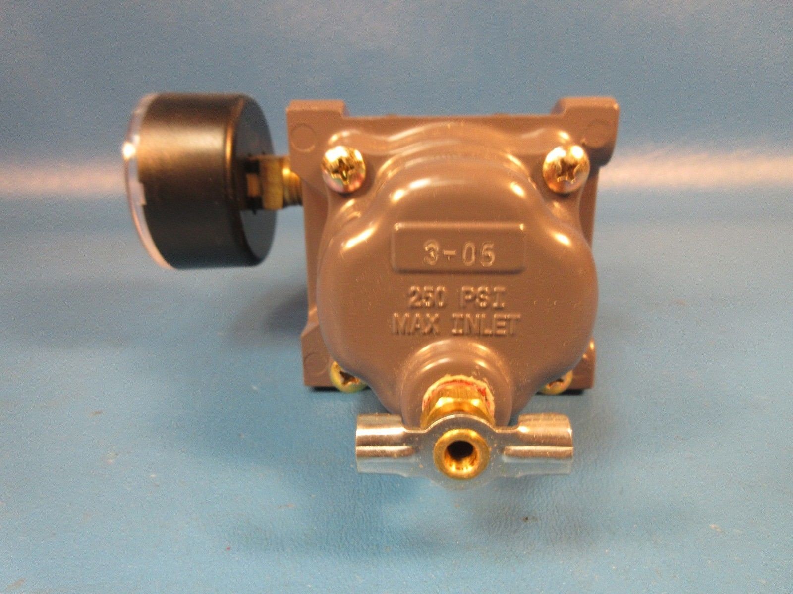 67CFR-237 new original, 50 psi / 3.4 bar over outlet setting, 1/4 NPT,67C Series Instrument Supply Regulators.