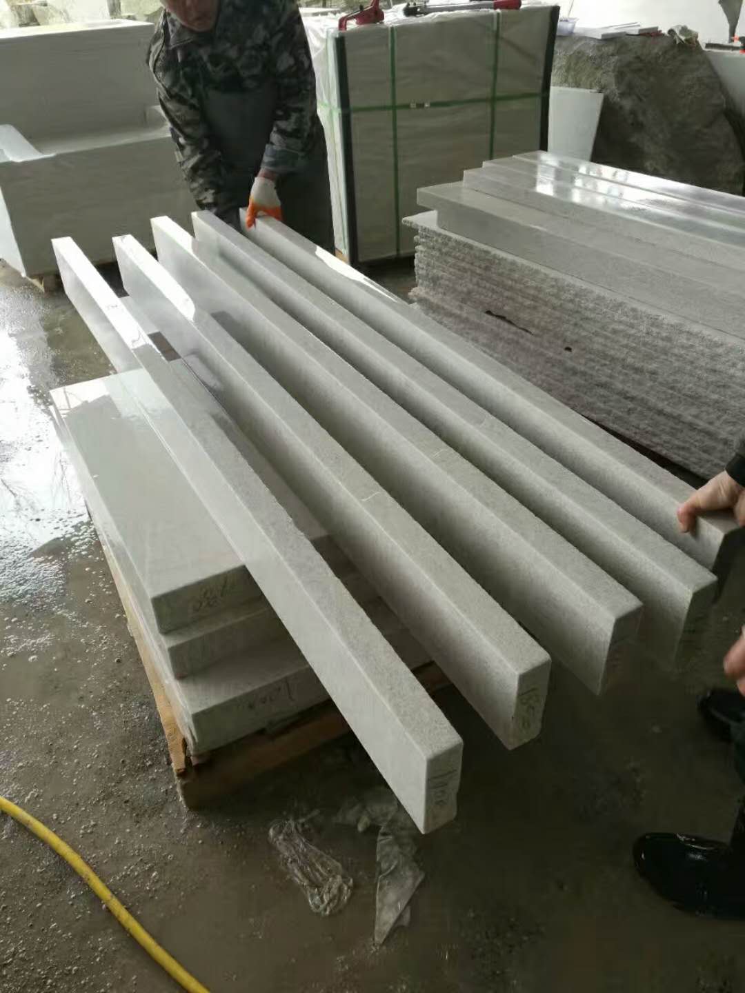 Anti Slip Polished Granite Stone White Pearl 30x60 With 204.8MPa Compressive Strength