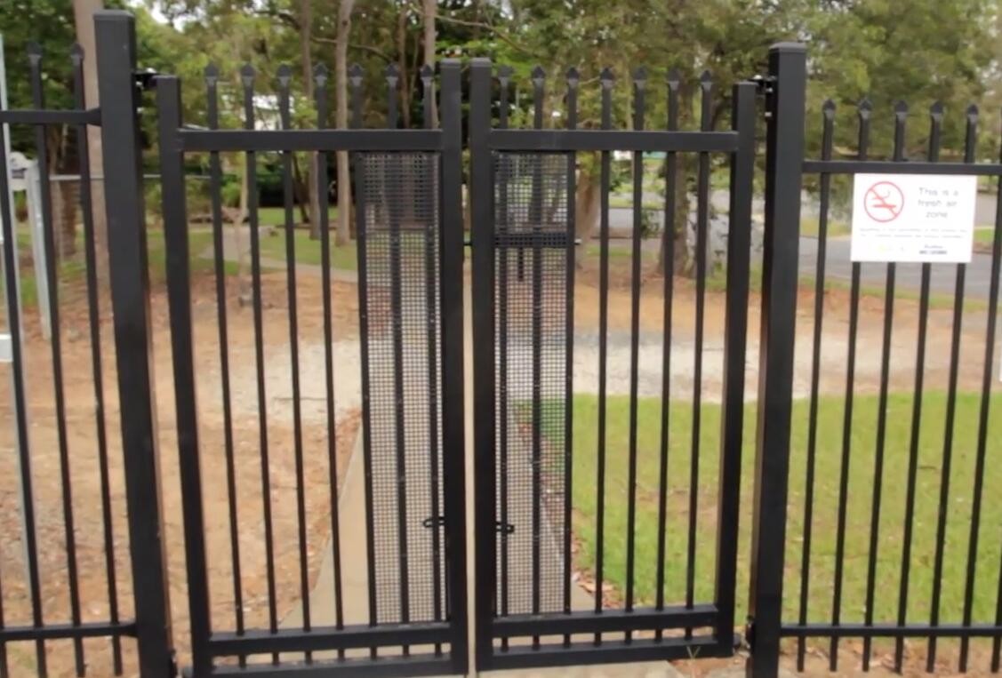 Steel Fence Mesh Price/Corrugated Steel Fence Sheet/Tubular Steel Fence