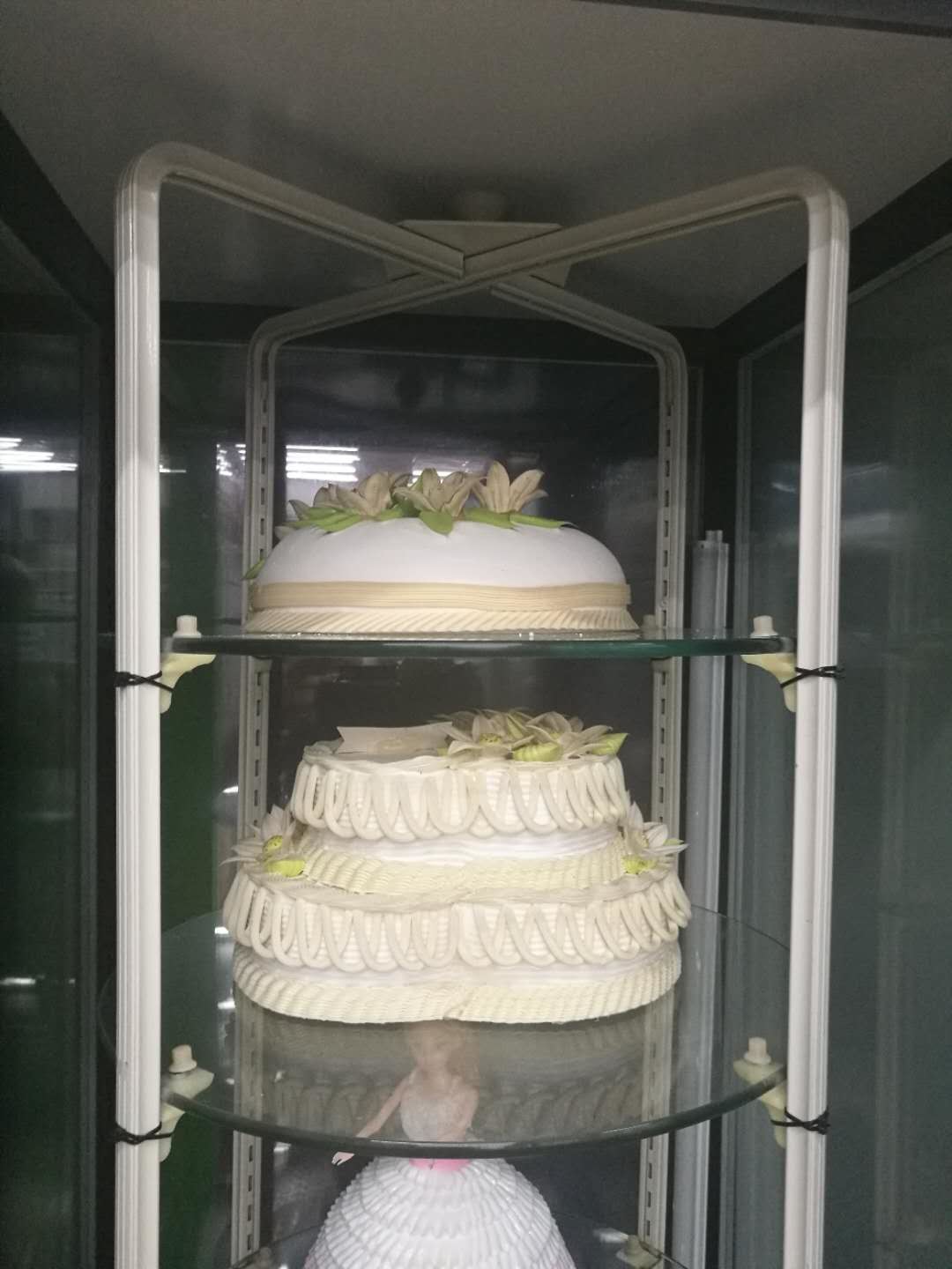 4℃~8℃ Food Warmer Showcase , Four Sided Glass Door Rotary Cake Display Cabinet Upright Refrigerator