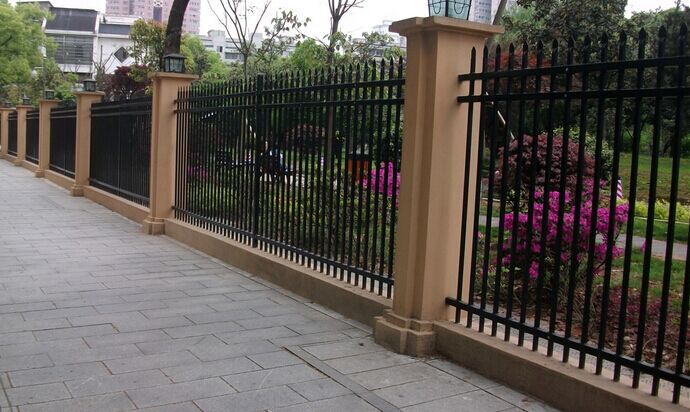China Directly Factory Powder Coated Steel Garden Fence