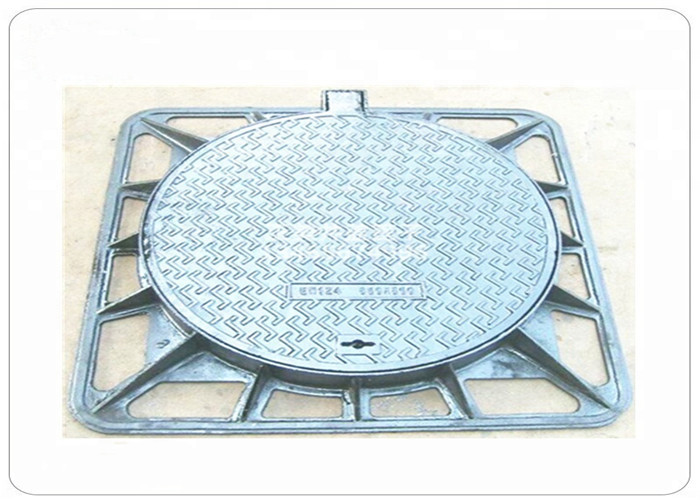 GGG 50 Square Manhole Covers Ductile Cast Iron Anti Skidding With Hinge