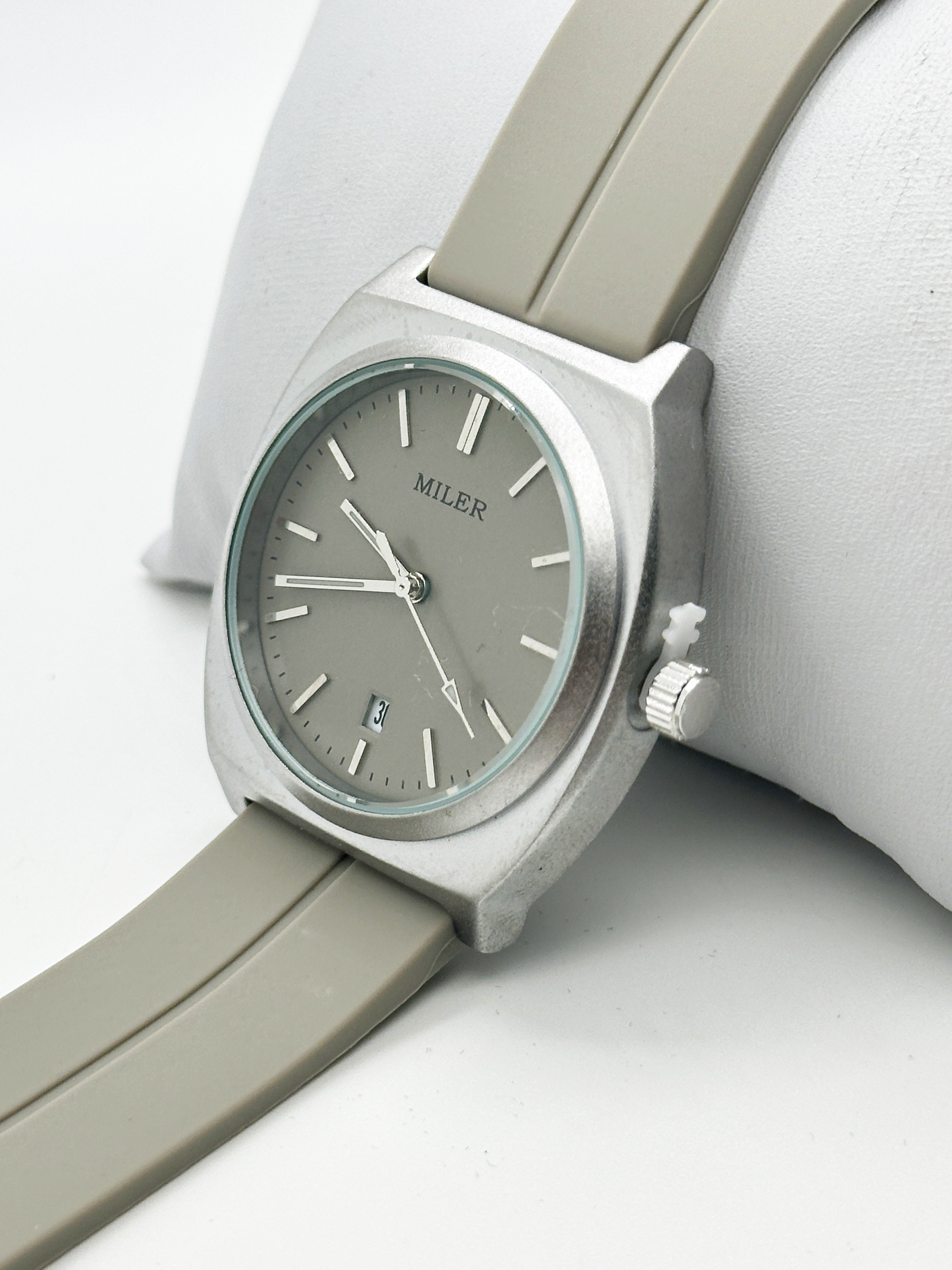 ODM Fashion Sport Minimalist Niche Silicon Strap Watch With Stainless Steel Case for Lady