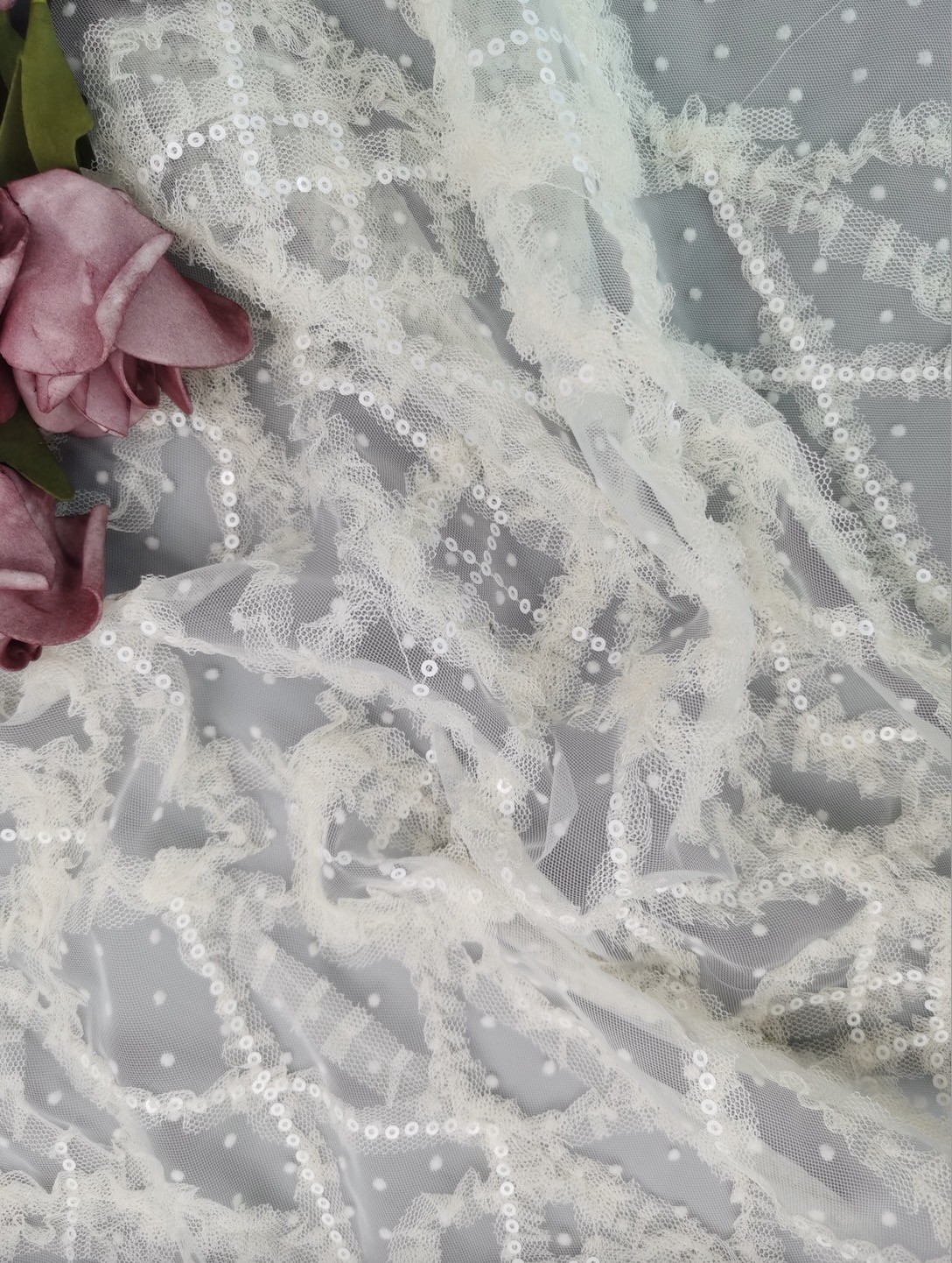 3D Flower Sequin Embroidered Fabric Bridal Net Tulle Lace Fabric with Sequin