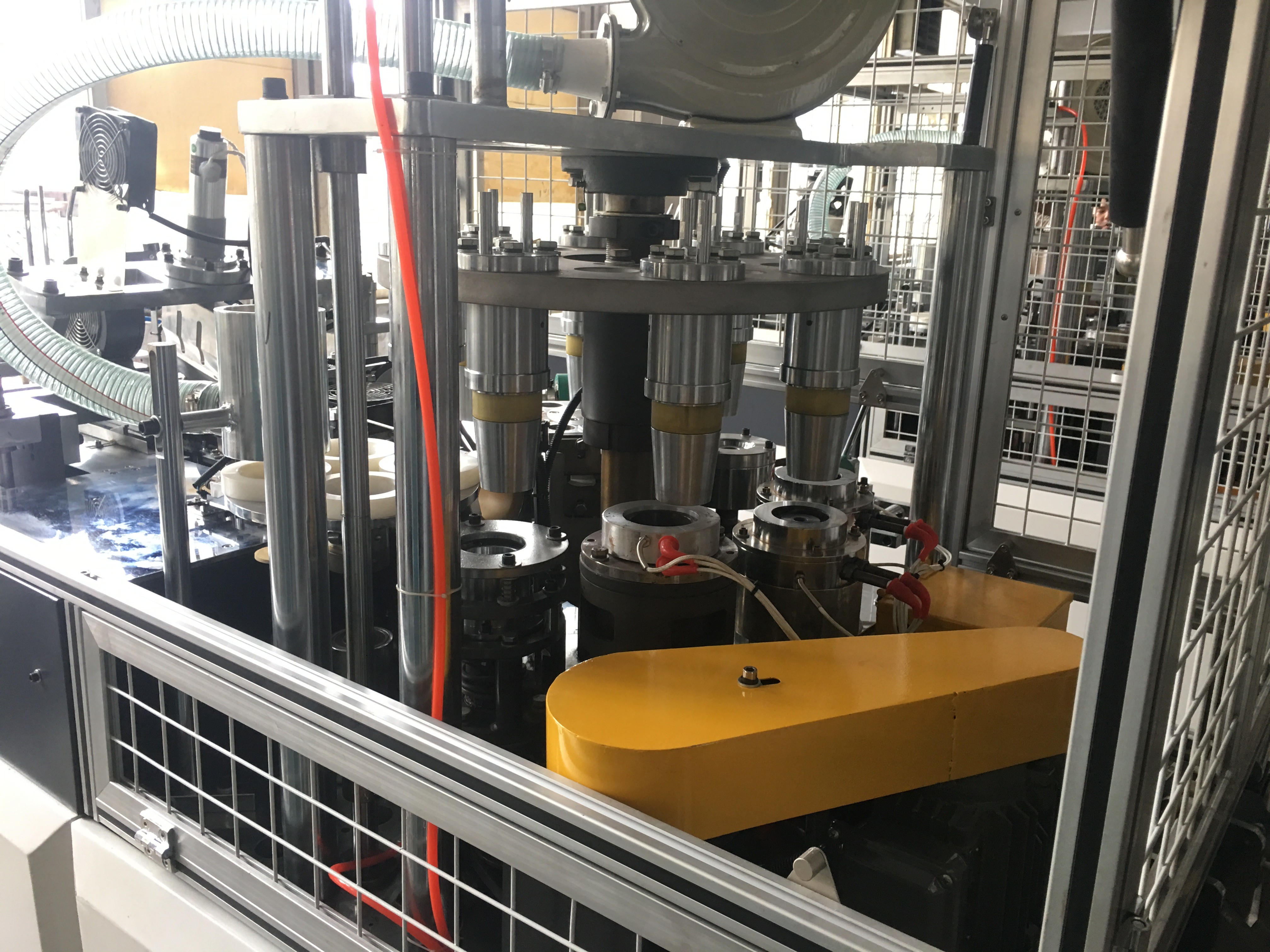 150-350gsm Paper New Machine 2500kg One Plate Paper Cup Making Machines