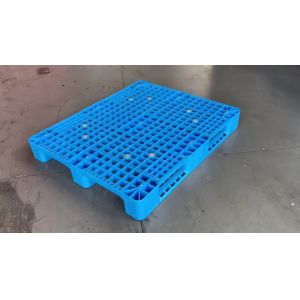 China 3 skids grid top racking plastic pallet for rent on sale