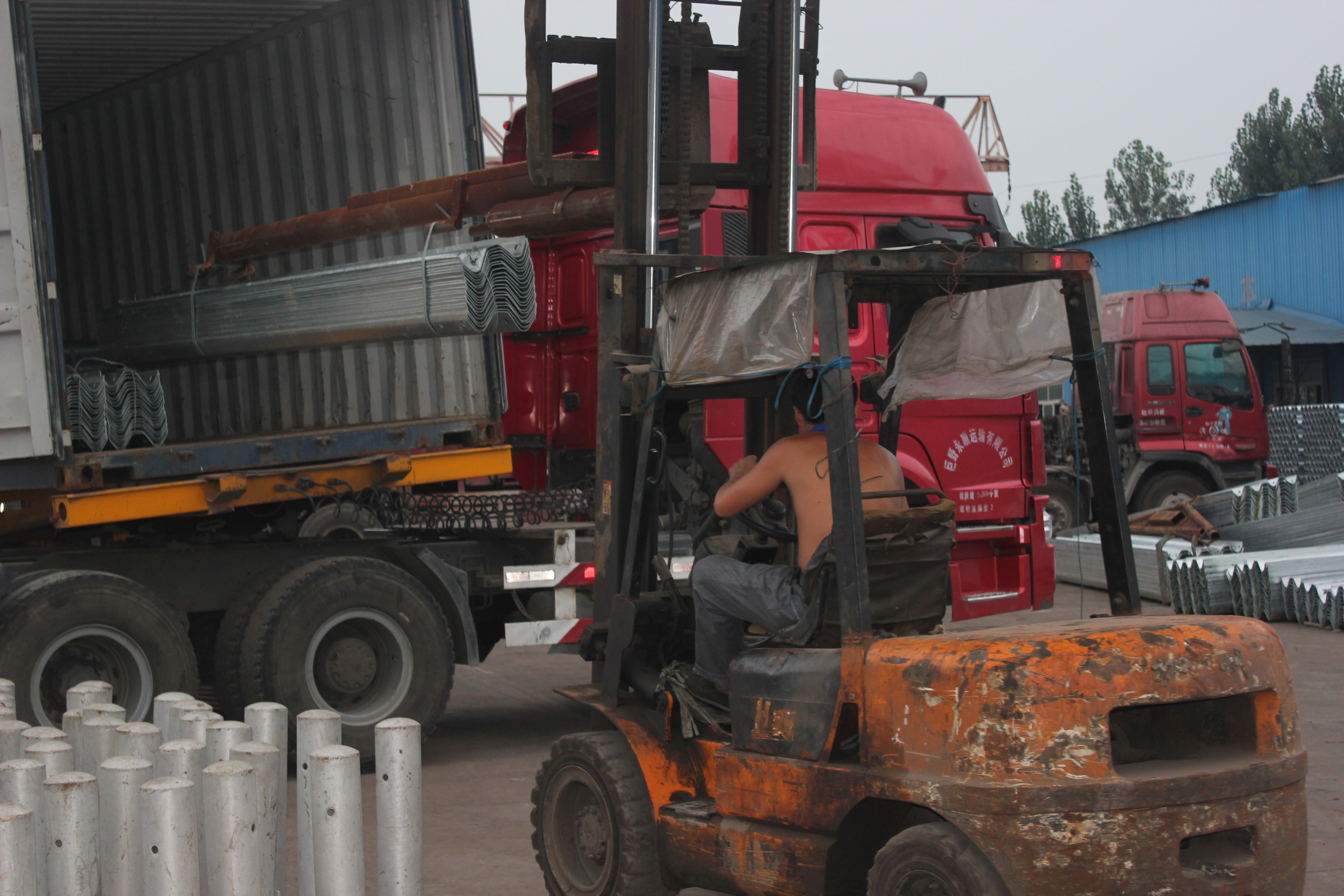 Road Traffic Safe Galvanized Highway Guardrail Blocker/Spacer Customized