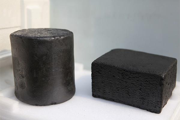 Industrial Plastic Refractory Materials Black Mud Strong Adhesion For Ladle