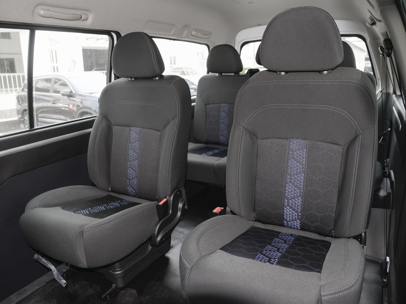 460KM Dongfeng Forthing Lingzhi M5 EV electric van 7/9 seats electric car