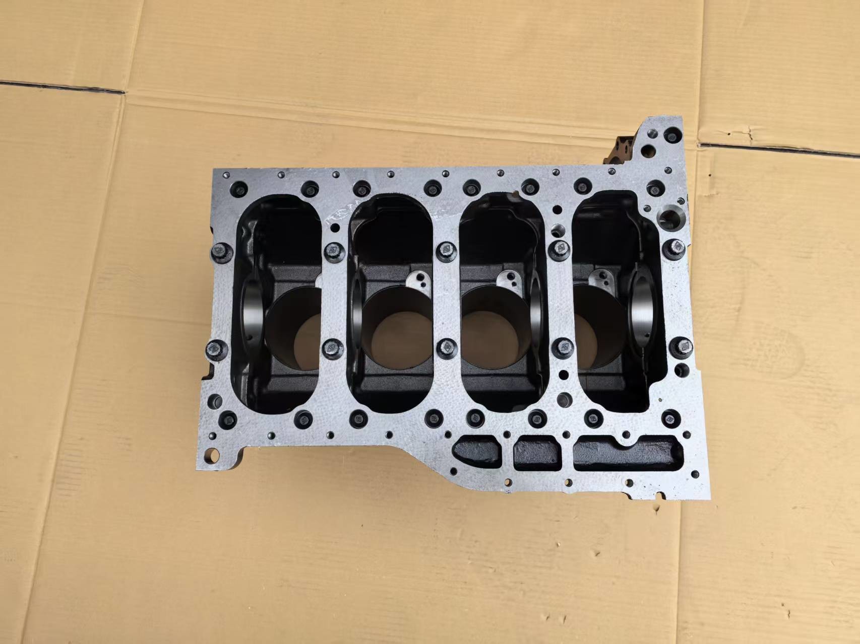 8982045330 ISUZU NPR Parts 4HG1 Cylinder Block 4 Diesel Cylinder Liners Casting Steel