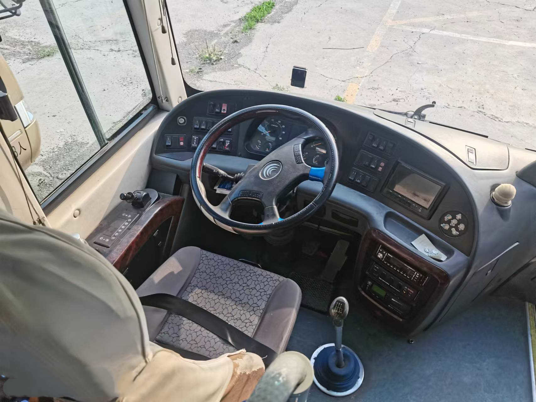 China Yutong Used Tour Bus ZK6908 Passenger Coach 39seats 180kw Yuchai Engine Plate Spring Suspension