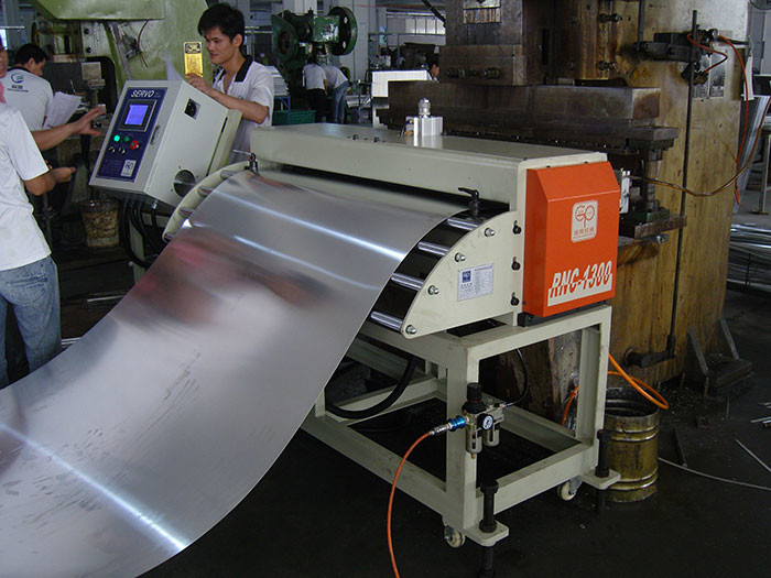 RUIHUI Coil Material Nc Servo Roll Feeder Used For Pneumatic Press Line