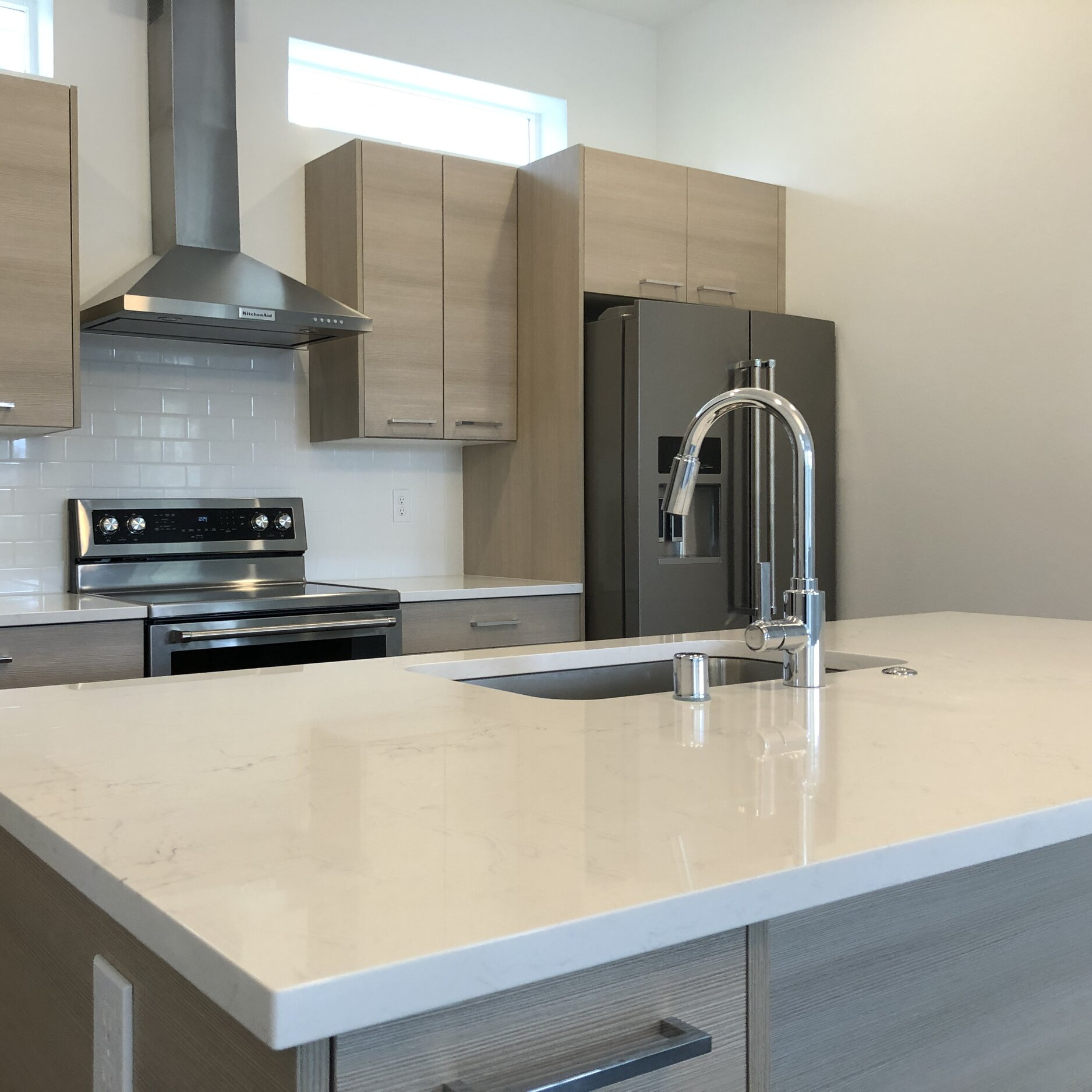 Professional of Solid Wood Modern Kitchen Cabinets for High End Distribution