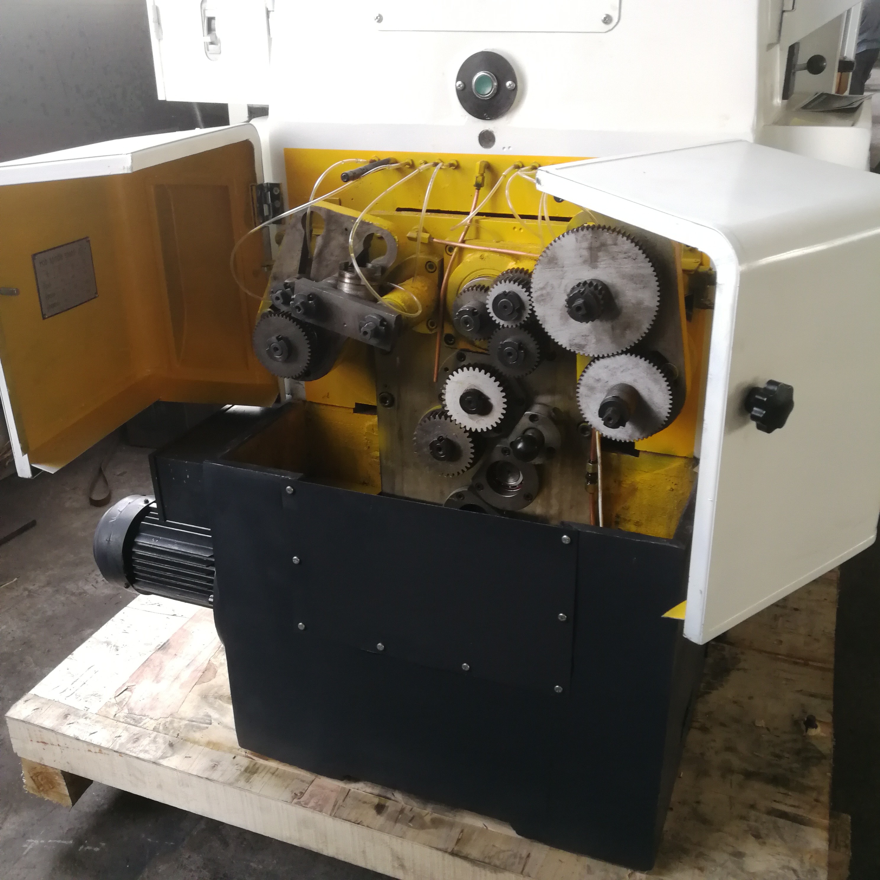 Auto Chain Sprocket Cnc Hobbing Machine Advanced Circuits Reliable Operation