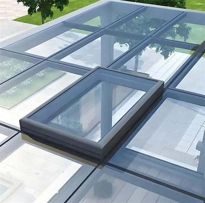 Electric Or Manual Skylight With Welded Aluminum Frame And Horizontal Opening Pattern
