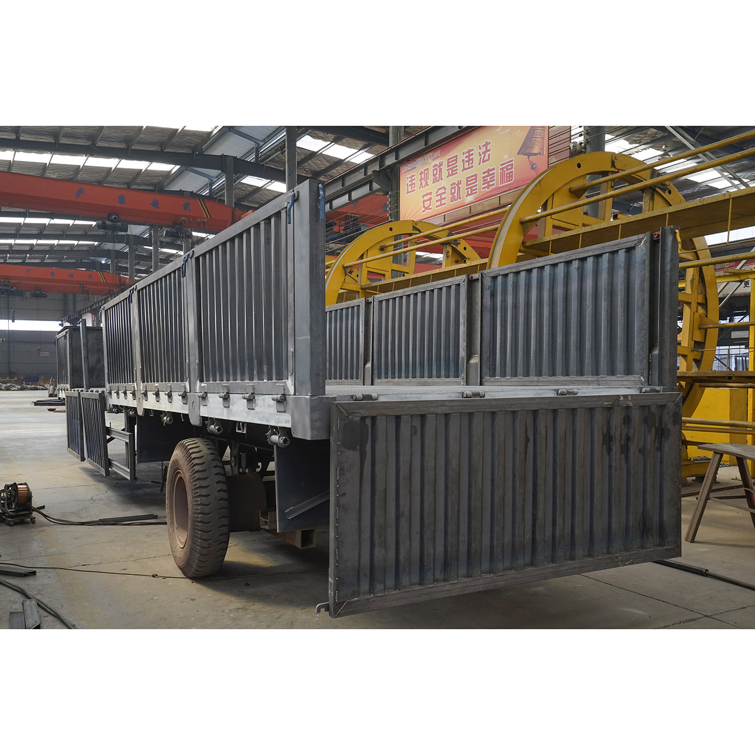 3 Axles 40t Bulk Cargo Semi Trailer with Side Wall As Per Client's Specifications