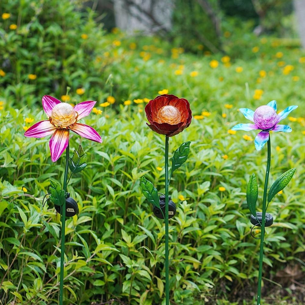 Unique Solar Garden Ornament Lifelike Solar Powered Yard Decor IP44