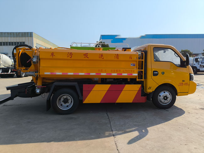 Cheapest Price 4*2 Mini 3000 Liters 5000 Litets Vacuum Truck Sewage Suction With Small Flowrate Pump