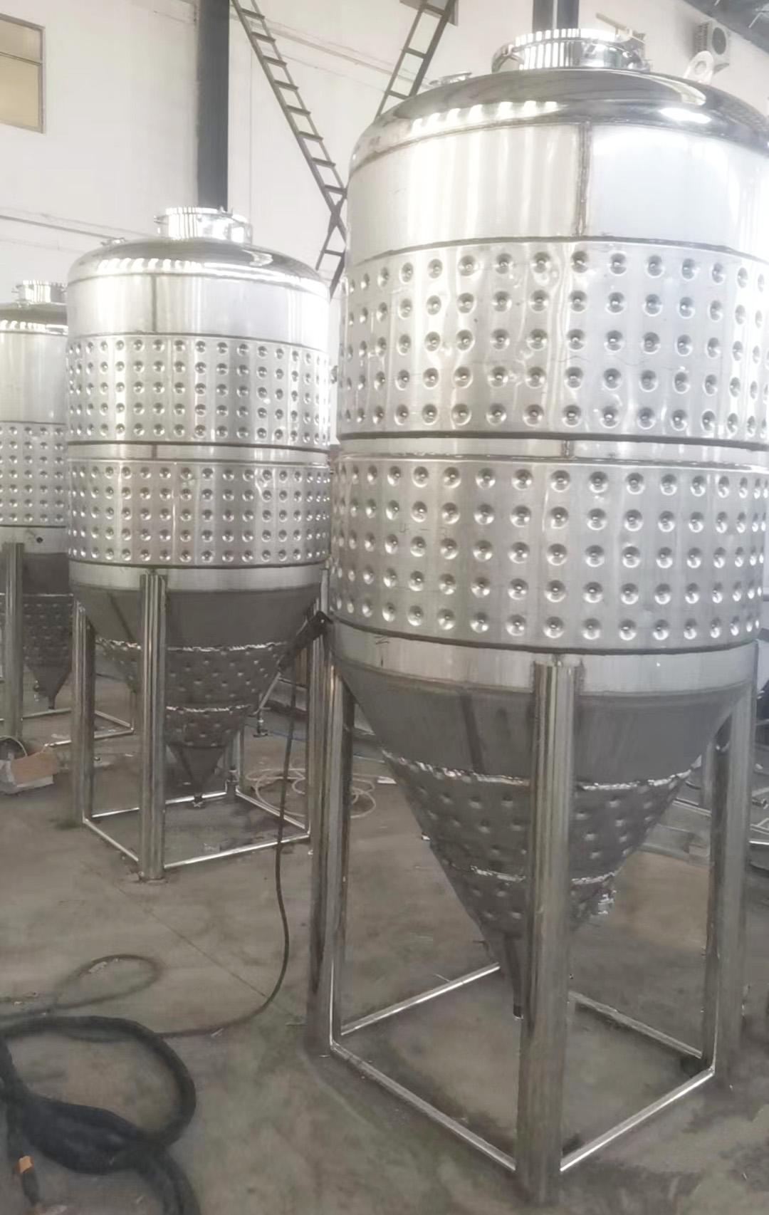 500 KG Conical Beer Fermenter with Heating and Cooling Jacket 1000L Commercial Grade