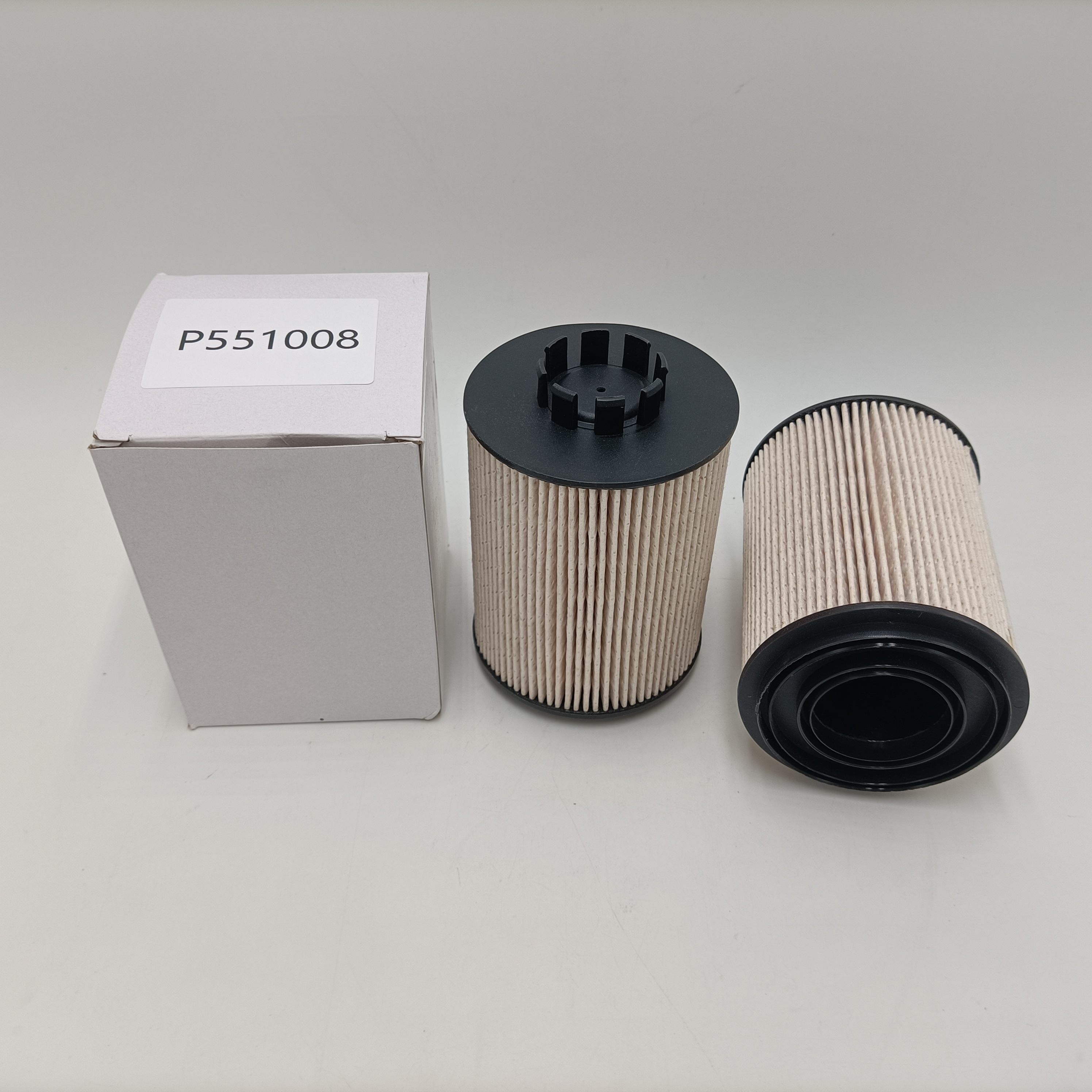 HL750 Car Model Coolant Filter Element P551008 for Engineering Machinery and Equipment