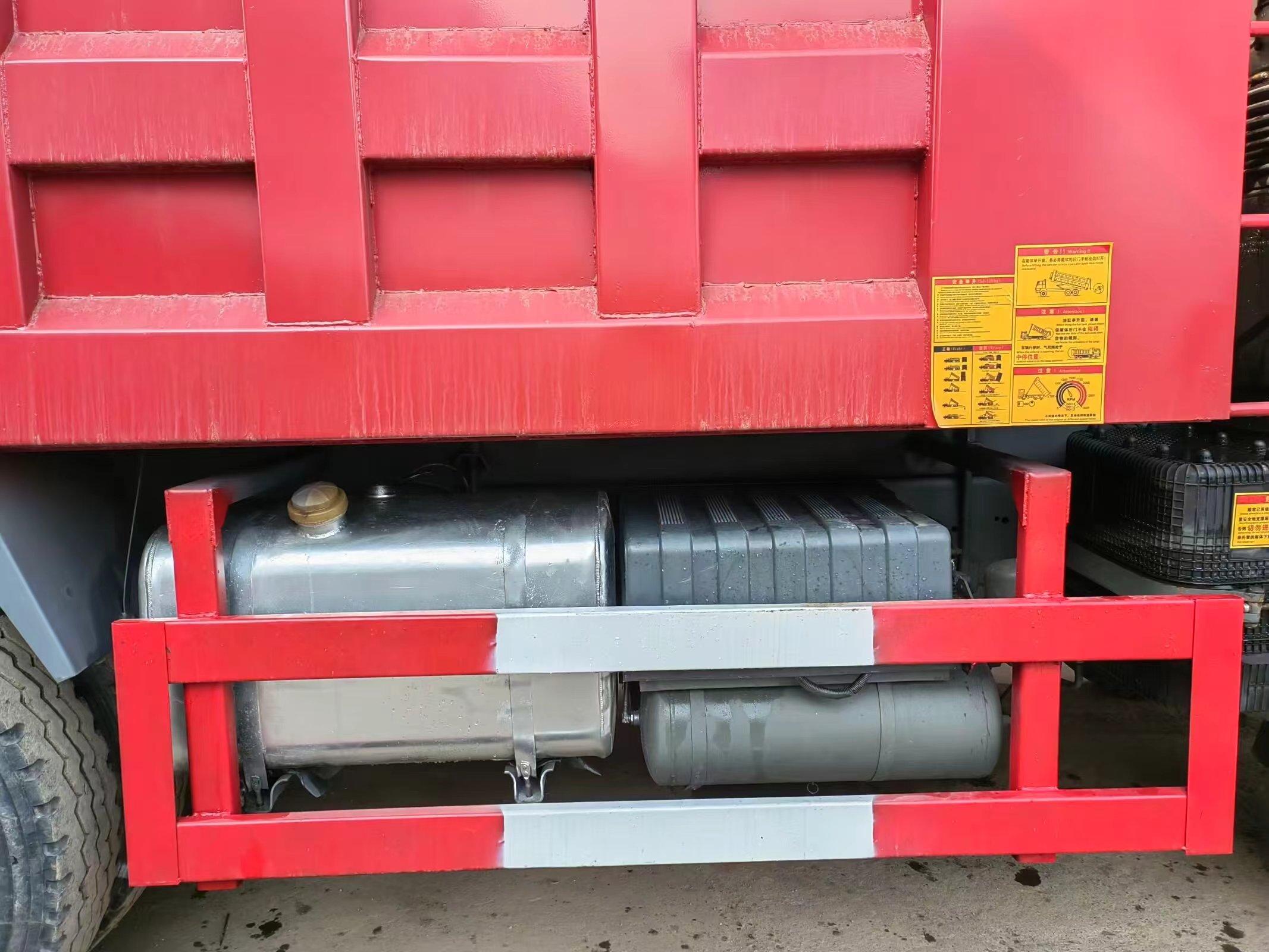 Sinotruk HOWO Dump Truck 6X4 in stock 380Hp 25 CBM Tipper Truck 40 Tons with factory price