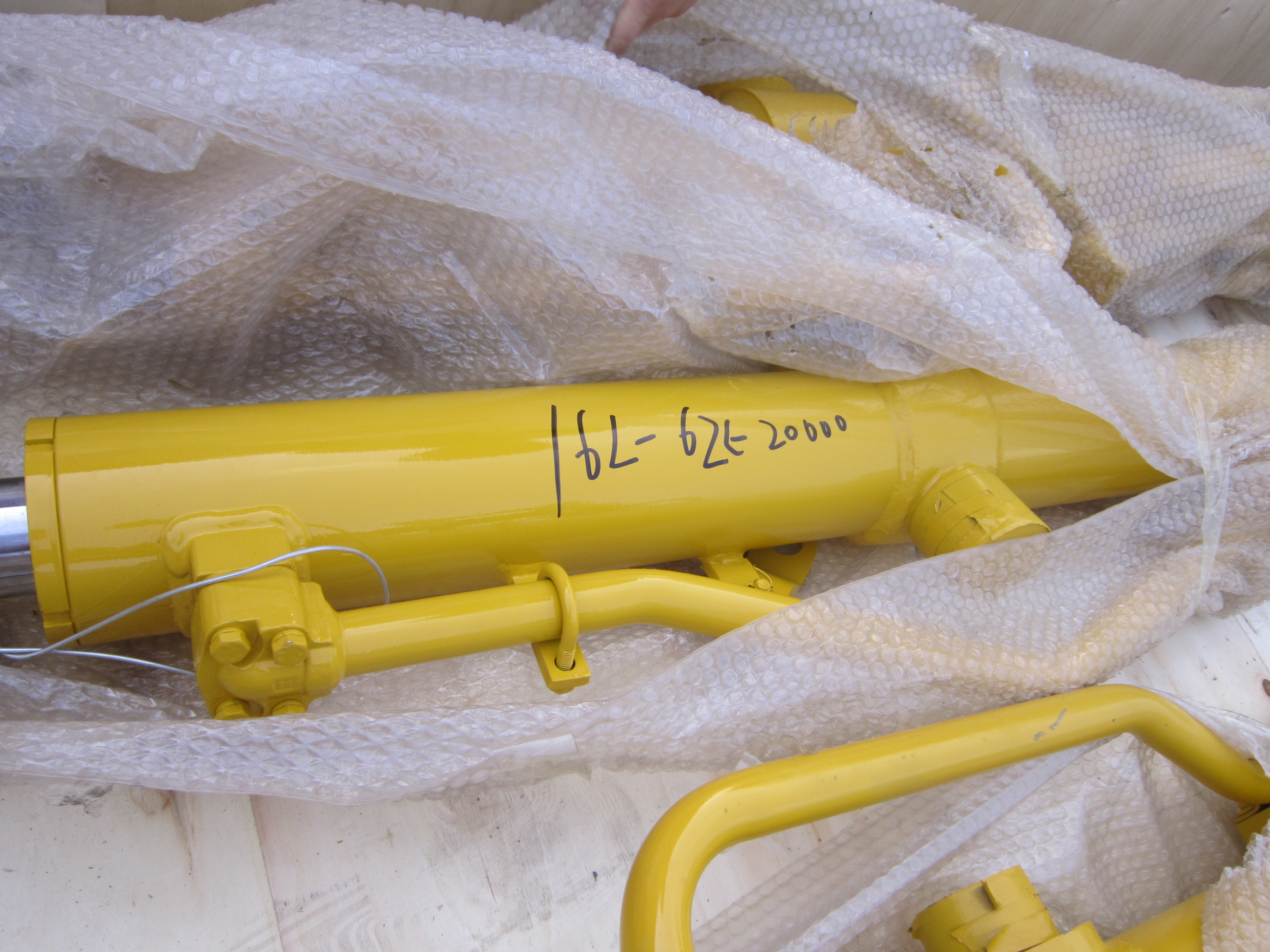 Shantui SD16 blade lift cylinder 16L-62C-20000 .13608911058@139.com