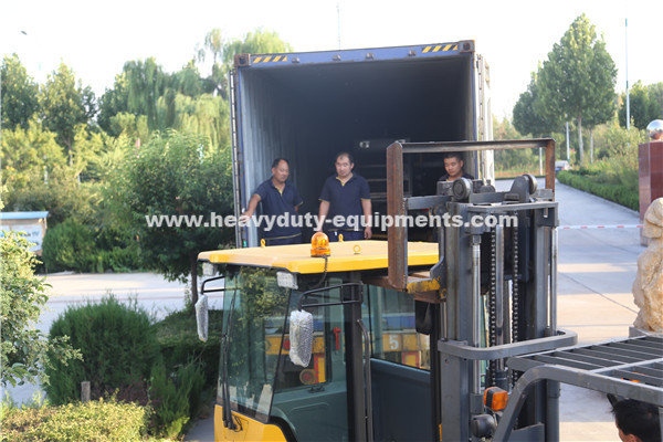 Sinomtp Lg933 3000kg Wheel Front End Loader With Wooden Fork And Rock Bucket