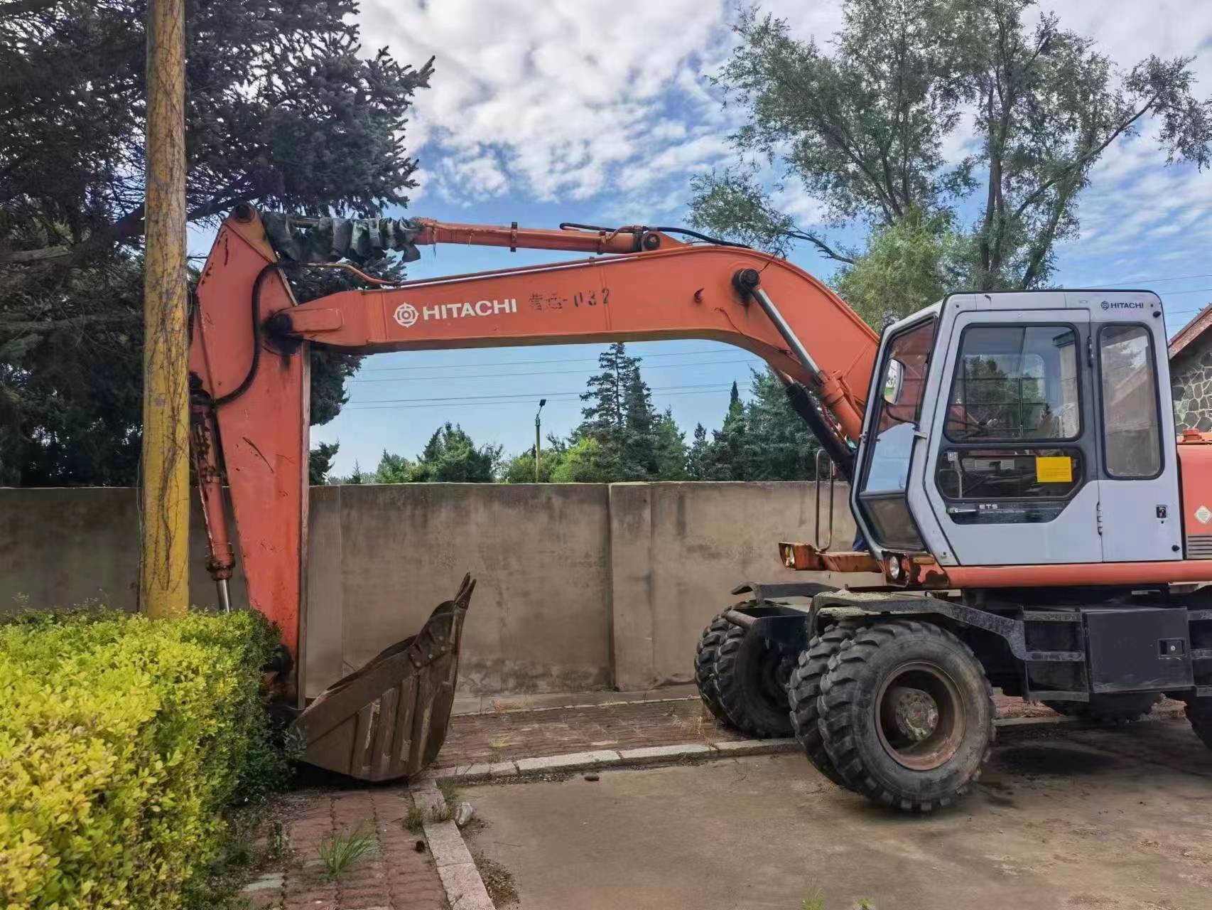 Hitachi EX 160WD Used Wheel Excavator 102 kN 1.26m Bucket width