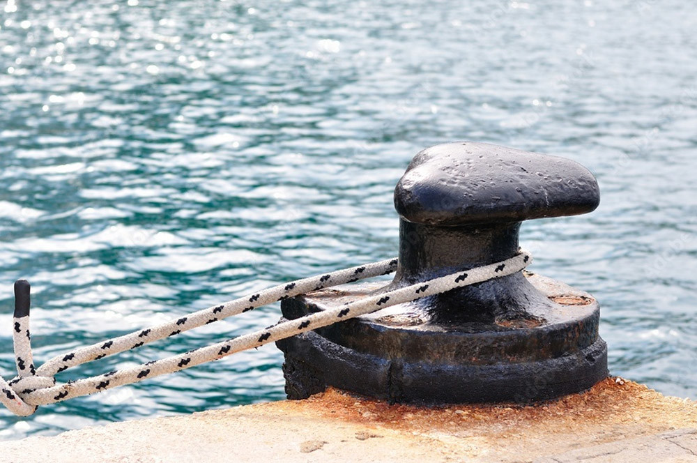 Adjustable Height Mooring Bollards Anti Slip Surface Nautical Bollards