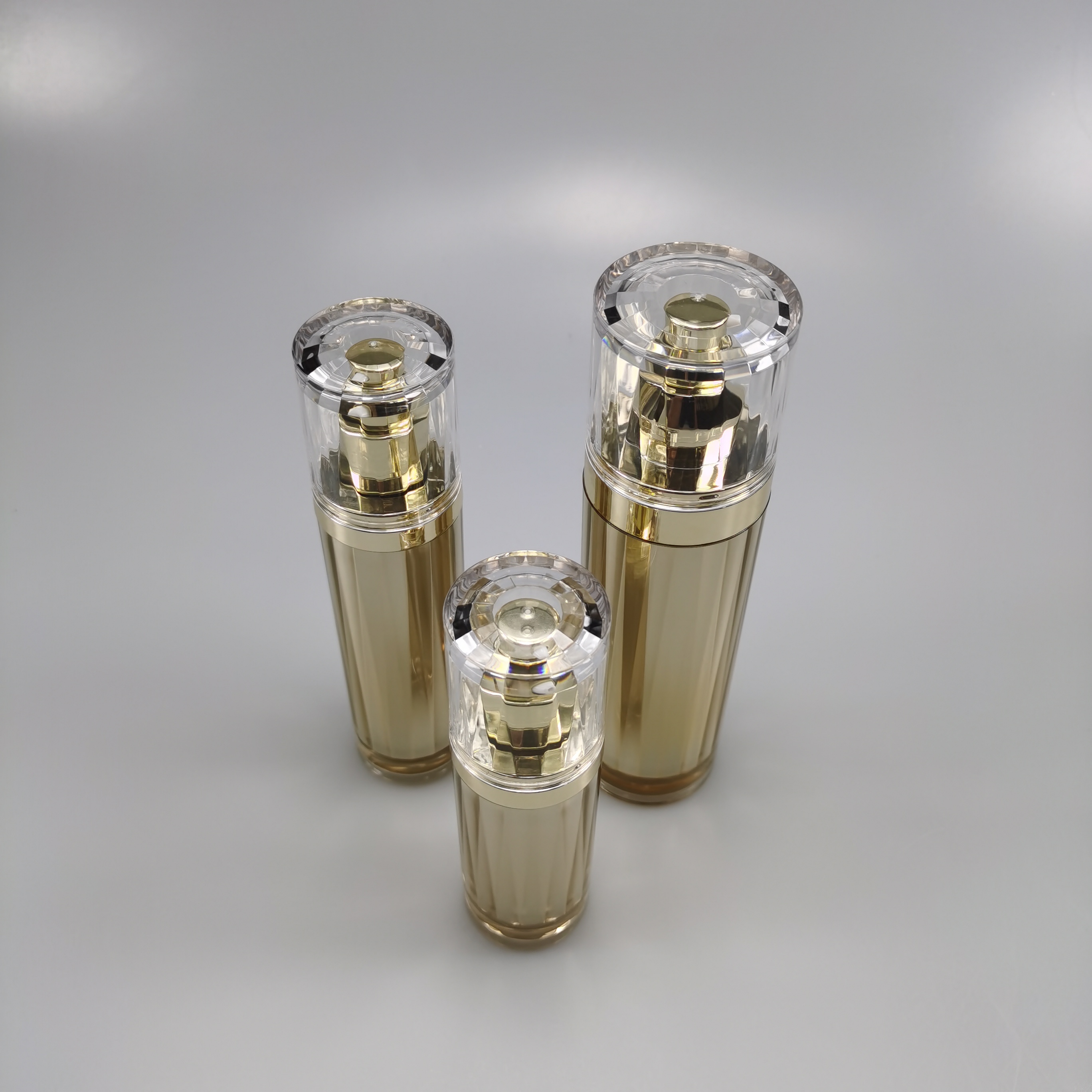 30ml 50ml 110ml Cylinder Acrylic Gold Emulsion Bottle with Pump Sprayer Sealing Type