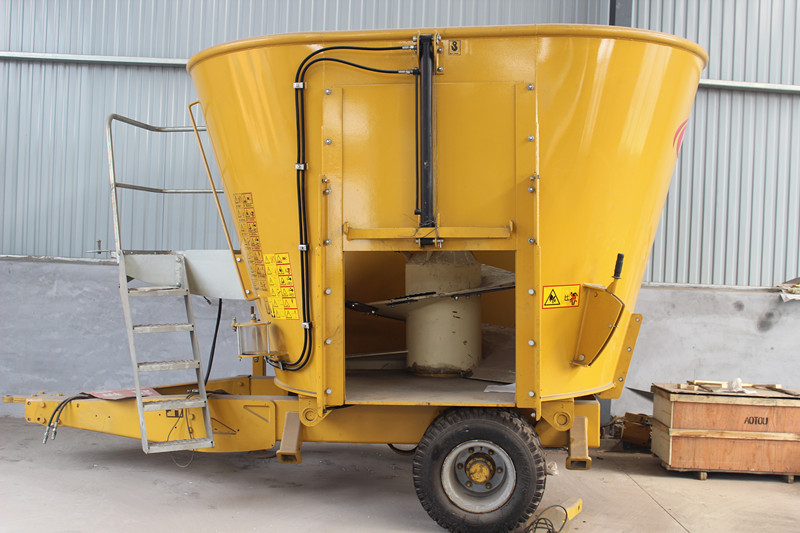 6M3 Vertical TMR Mixer Animal Feed Grinder Electric Tractor Cow Fodder